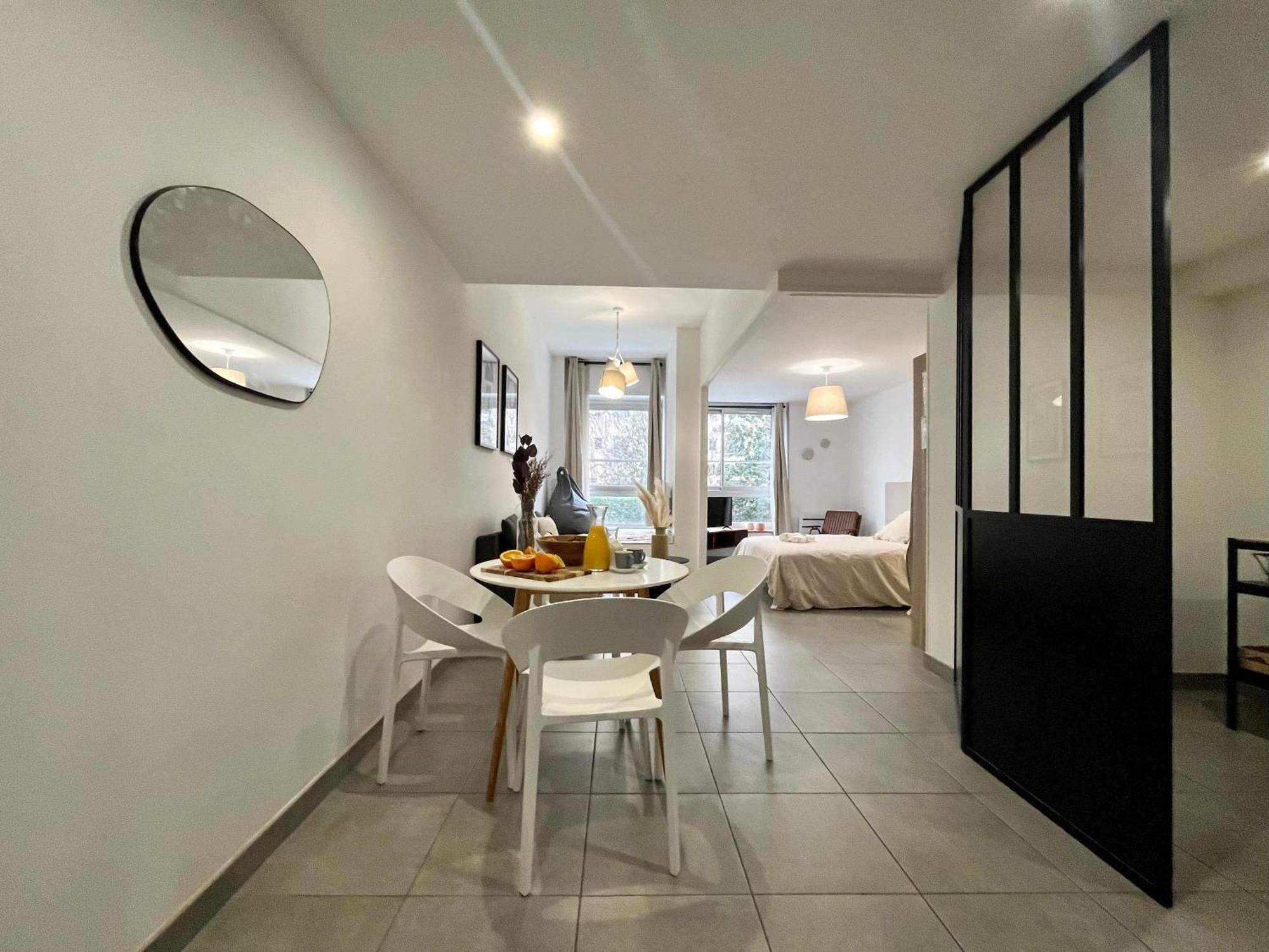 Suite Danbury Lyon Bagian luar foto