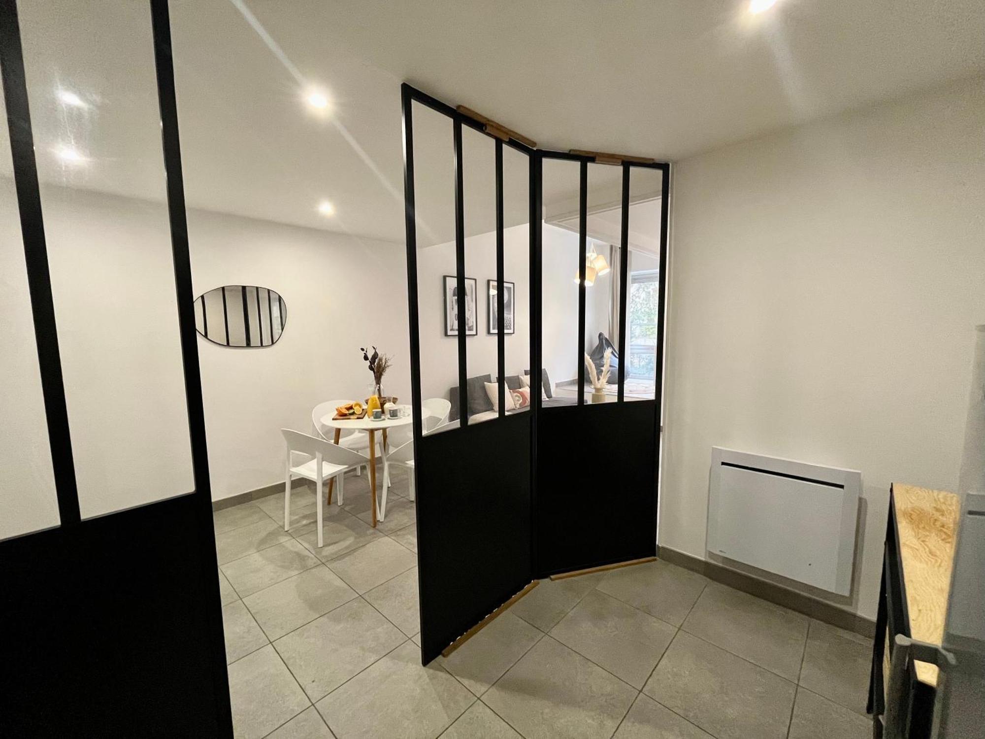 Suite Danbury Lyon Bagian luar foto