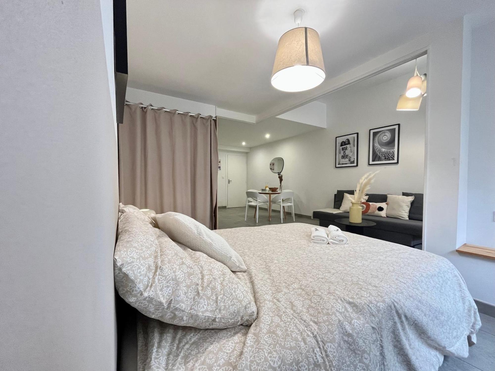 Suite Danbury Lyon Bagian luar foto