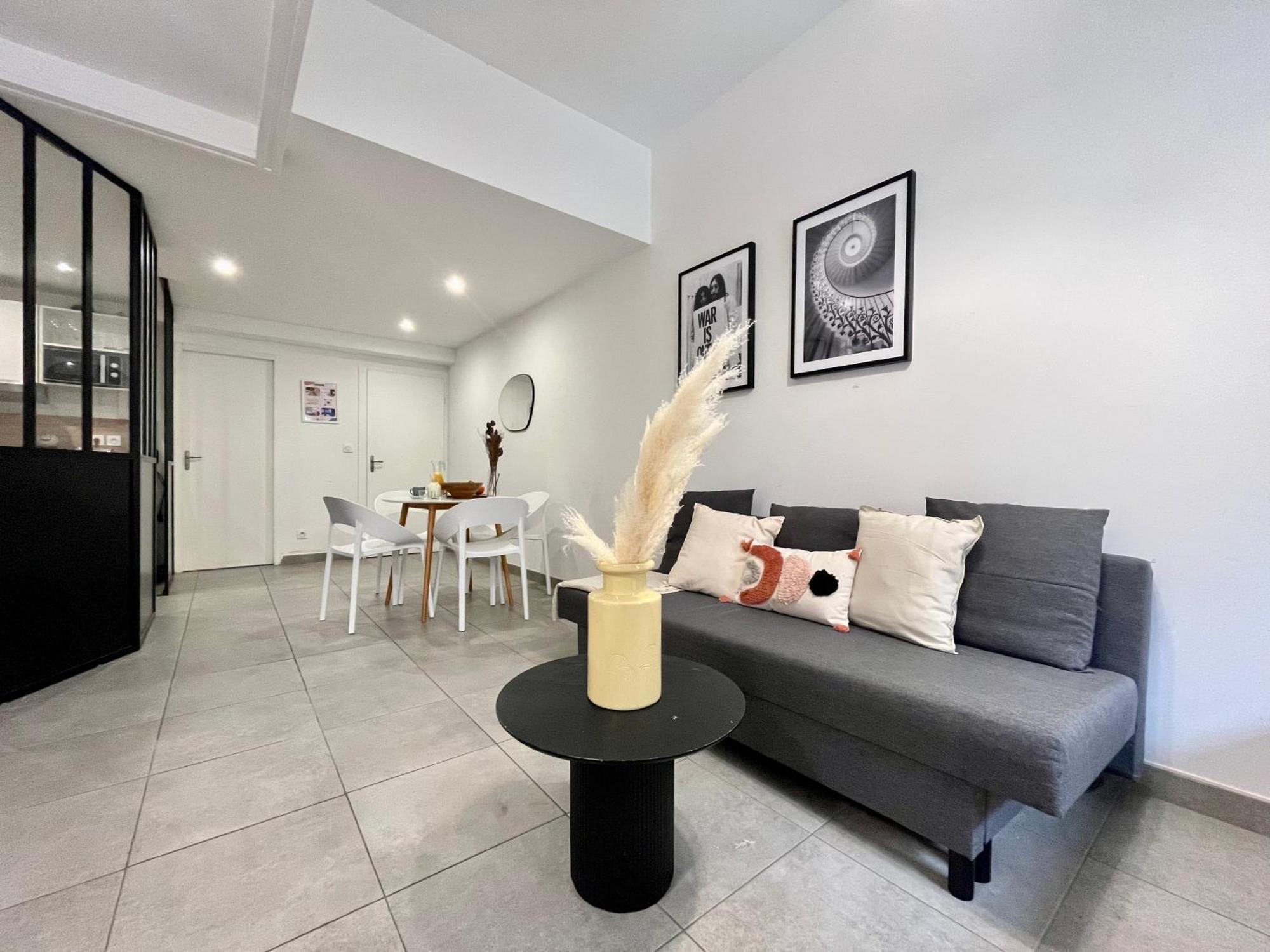 Suite Danbury Lyon Bagian luar foto